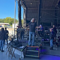 Ronnie clowning before sound check.